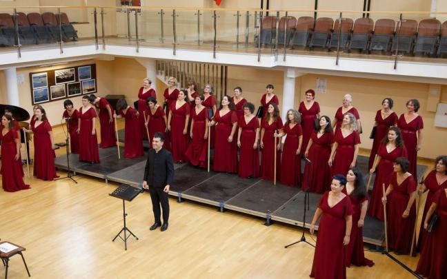 La coral de voces femeninas Hots durante su actuación en el certamen internacional de Varna.