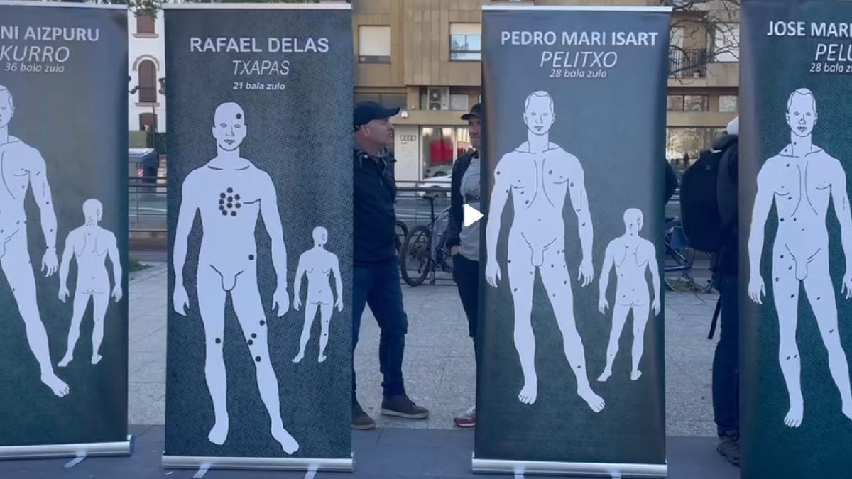 Muestran con siluetas los tiros que recibieron las cuatro víctimas en la Emboscada de Pasaia