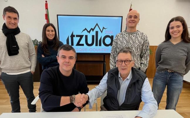 Firma del acuerdo de colaboración entre la organización de Itzulia 2026 y el Ayuntamiento de Galdakao