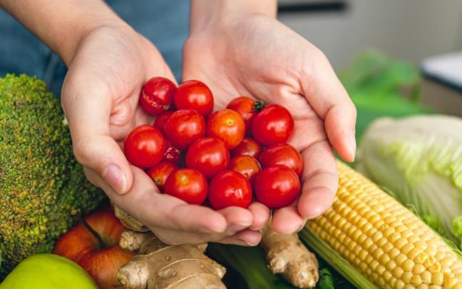 Puedes medir cuánta comida necesitas con tus manos.