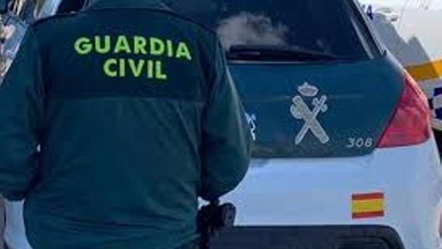 Un agente de la Guardia Civil