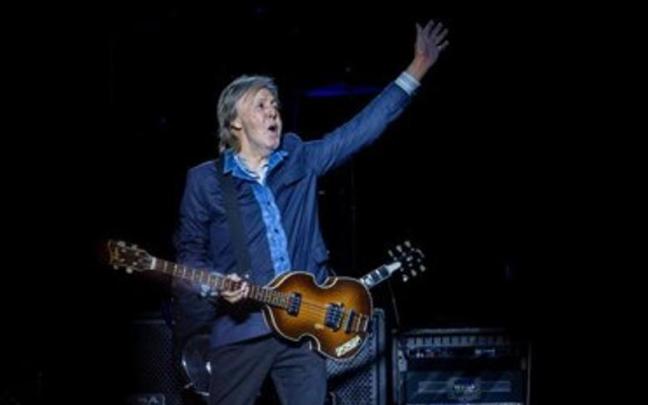 El cantante Paul McCartney durante un concierto