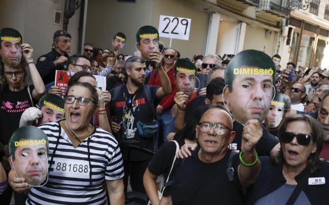 Una marcha hasta El Ventorro denuncia la "negligencia" de Mazón, su equipo y el PP