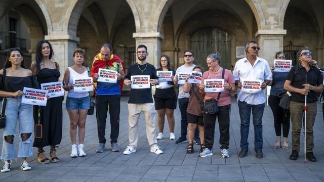 Concentración vecinal en protesta por el crimen