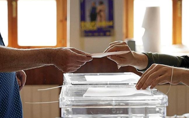 Una mesa electoral durante los pasados comicios municipales del	28 de mayo. | FOTO: PABLO VIÑAS