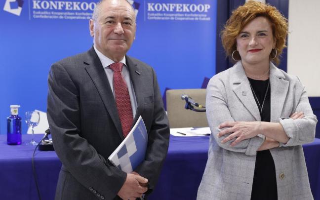 La presidenta de Konfekoop, Rosa Lavín, y el director, Iñaki Nubla.