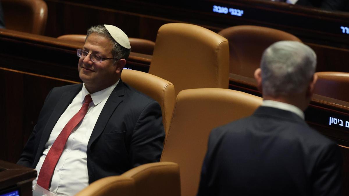 Netanyahu junto a Ben Gvir en el parlamento israelí.