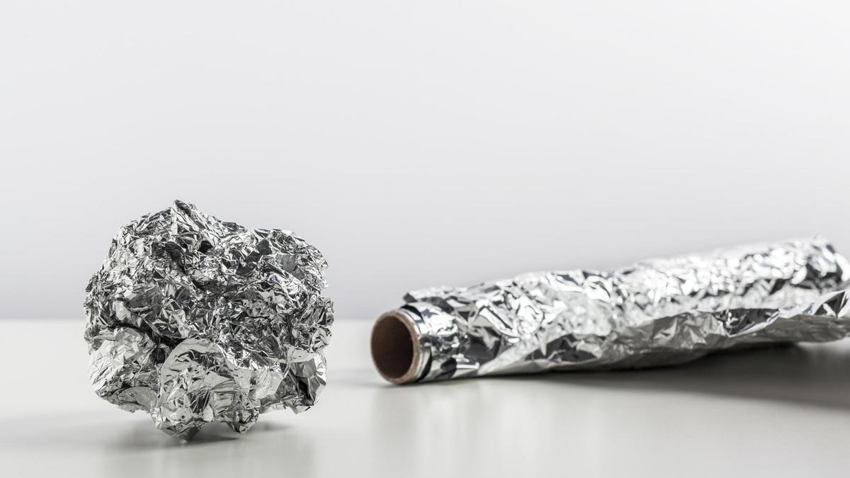 Bola de papel de aluminio.