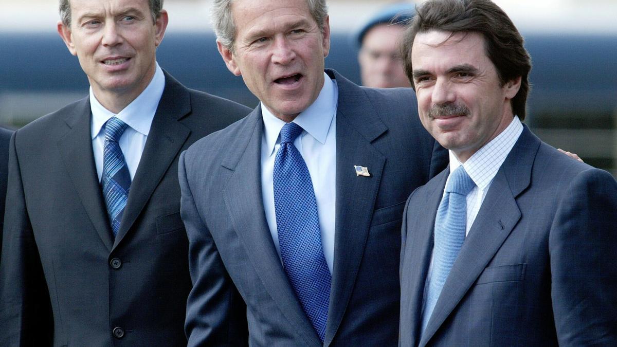 Tony Blair, George W. Bush y José María Aznar, en las Azores el 16 de marzo de 2003 en la que acordaron la invasión de Irak.