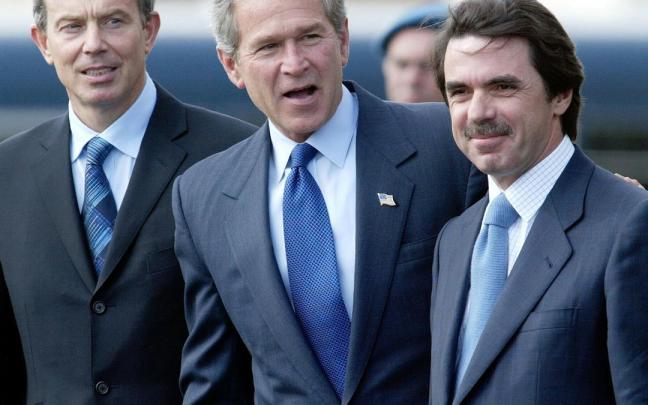 Tony Blair, George W. Bush y José María Aznar, en las Azores el 16 de marzo de 2003 en la que acordaron la invasión de Irak. Tony Blair, George W. Bush y José María Aznar, en las Azores el 16 de marzo de 2003 en la que acordaron la invasión de Irak.
