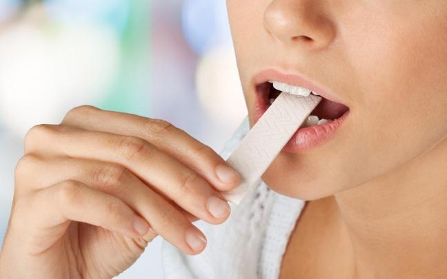 Masticando chicle genera muchos beneficios en nuestra salud. Masticando chicle genera muchos beneficios en nuestra salud.
