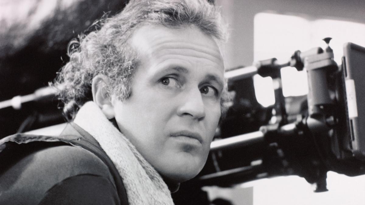 Muere John Irvin, director de La colina de la hamburguesa, a los 86 años.
