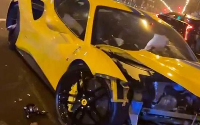 El Ferrari destrozado.