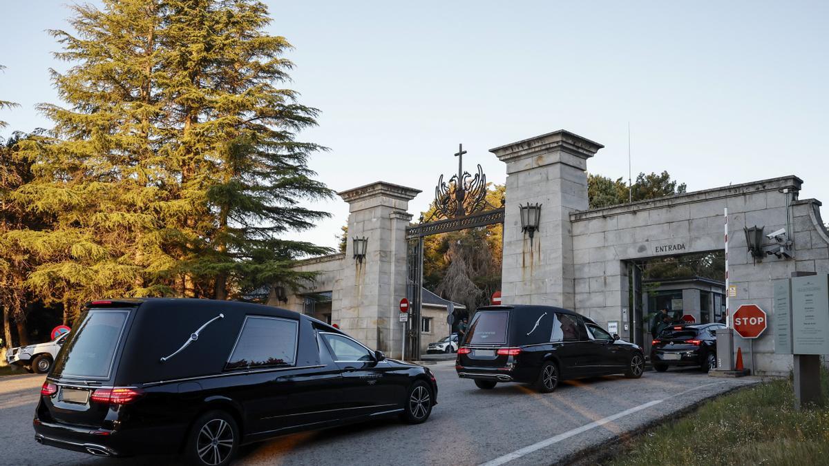 Exhumación de los restos del fundador de la Falange, José Antonio Primo de Rivera.