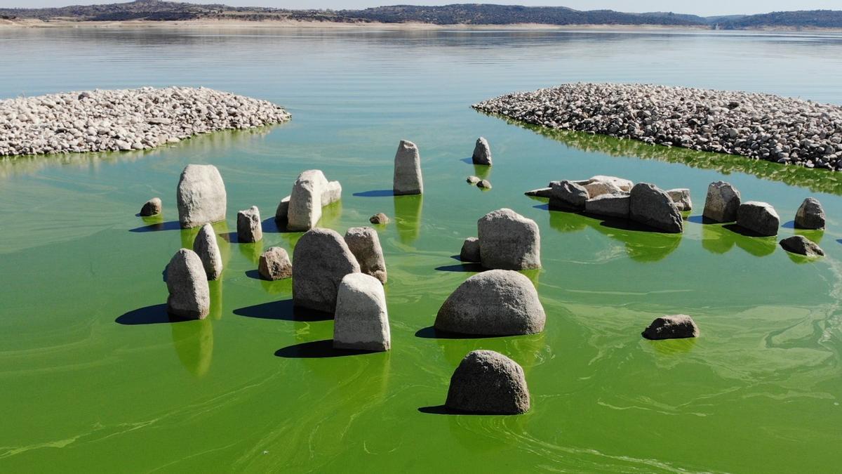 Guadalperal, medio hundido por el embalse.