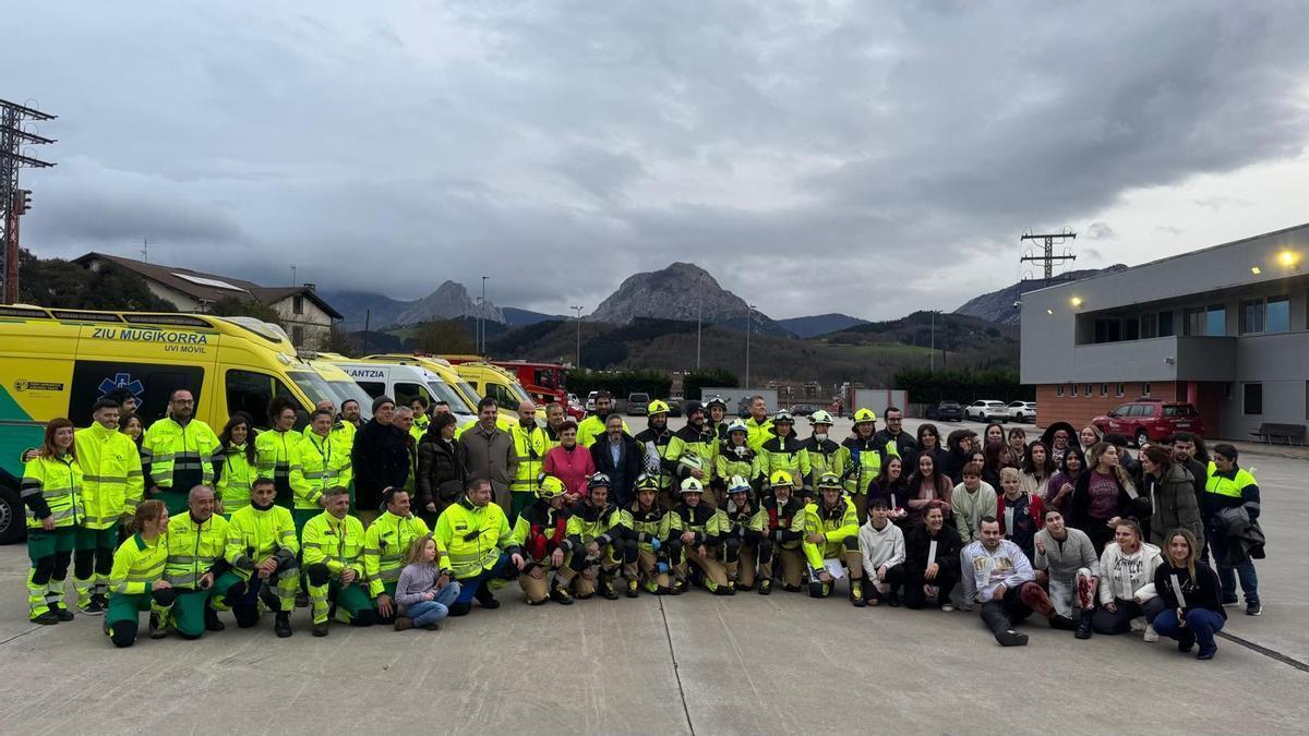 El simulacro se ha celebrado en el Parque de Bomberos de Iurreta con la recreación de un grave accidente de autobús