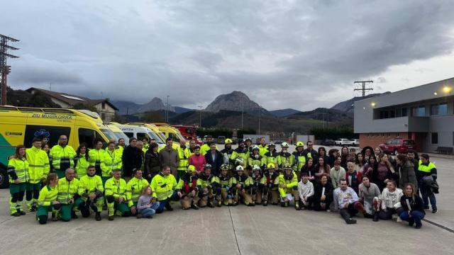 El simulacro se ha celebrado en el Parque de Bomberos de Iurreta con la recreación de un grave accidente de autobús