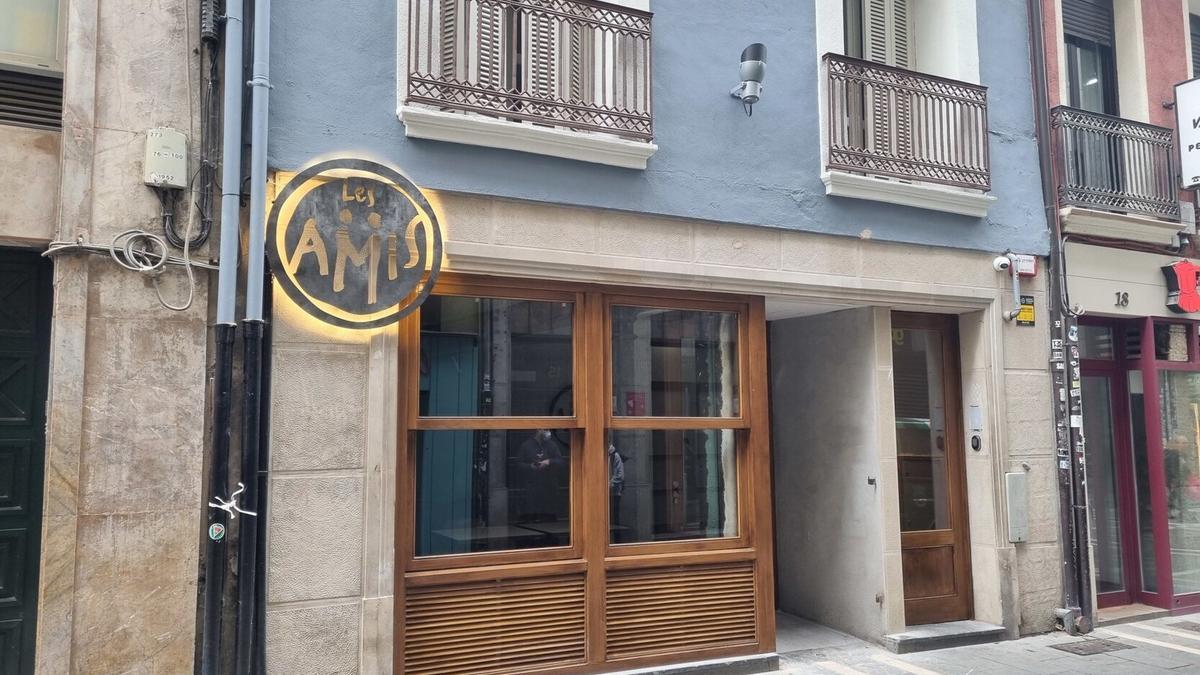 Fachada del restaurante Les Amis, en Pamplona