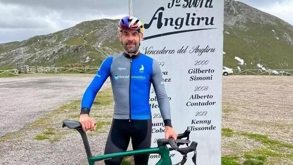 Manuel Carrelo, en la cima del Angliru.