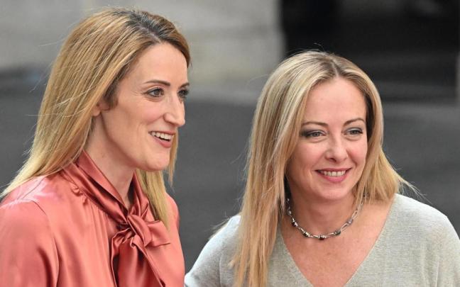 La presidenta del Parlamento Europeo, Roberta Metsola, y la primera ministra de Italia, Giorgia Meloni, en Roma.