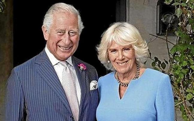Carlos III y Camila, en una foto difundida por la Casa Real.