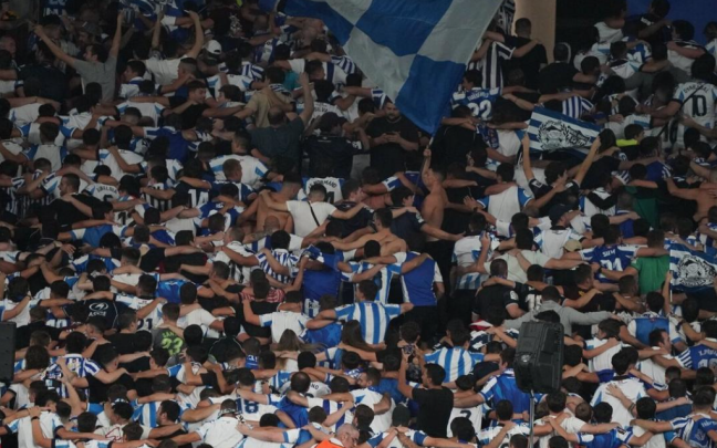 La afición realista, en Anoeta. / RUBEN PLAZA