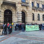 Trabajadores de Bizkaibus concentrados esta mañana para denunciar la última agresión a un conductor en Bilbao | ONDA VASCA 