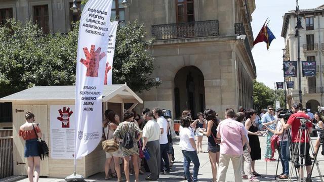 Puntos de información sobre agresiones sexistas, en Pamplona. CEDIDA