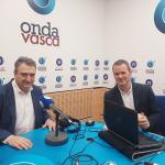 Aitor Esteban con Txema Gutiérrez en los estudios de ONDA VASCA