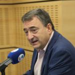 Aitor Esteban en los estudios de ONDA VASCA