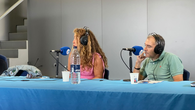 Aitziber Lauzirika, administradora del Parque Empresarial Abra Industrial y Angel Medina, responsable técnico de la agencia de desarrollo comarcal Metazaldeko Behargintza en el set de ONDA VASCA