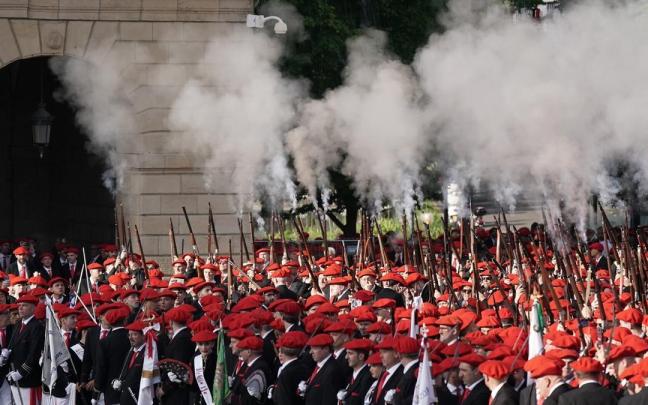 El Ayuntamiento explica que tras "abandonar" el Alarde tradicional, el proceso con la compañía Jaizkibel, no se ha conseguido "iniciar el diálogo" entre las partes / Noticias de Gipuzkoa - Rubén Plaza