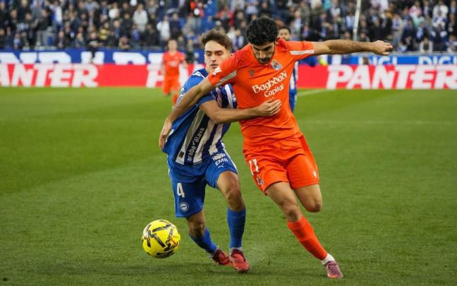 Alavés y Real Sociedad vuelven a verse las caras. ADRIÁN RUIZ HIERRO