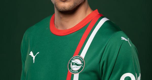 Nueva camiseta del Alavés para su regreso a Primera. Foto: Deportivo Alavés
