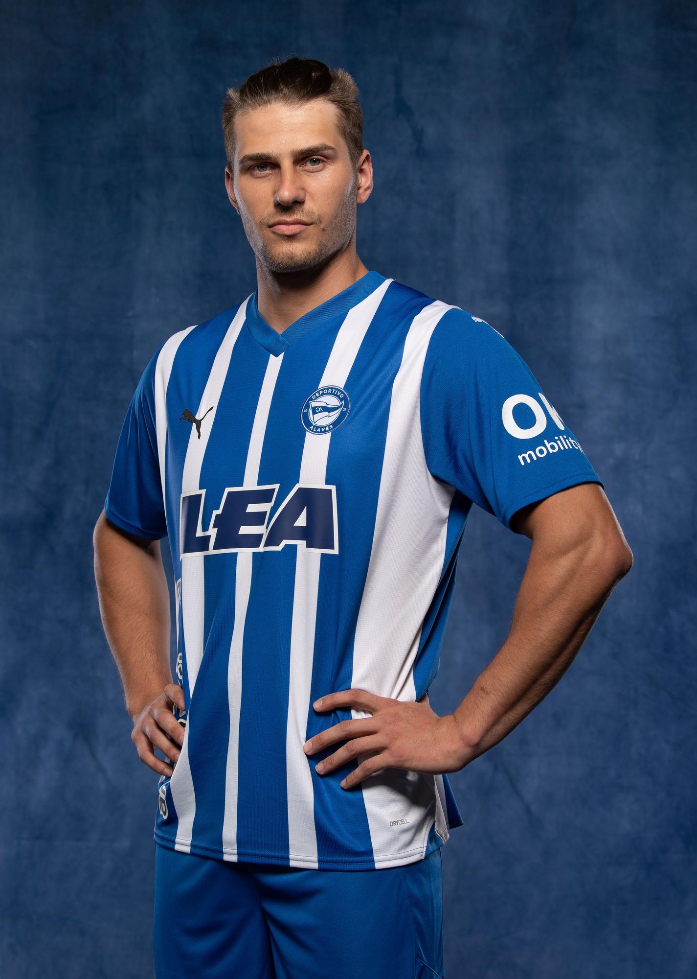 Galer a El Alav s Desvela Su Nueva Camiseta Para El Retorno A Primera 