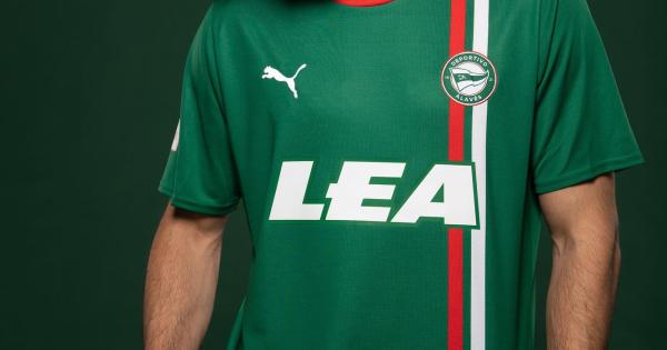 Nueva camiseta del Alavés para su regreso a Primera. Foto: Deportivo Alavés