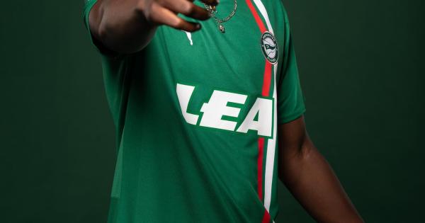 Nueva camiseta del Alavés para su regreso a Primera. Foto: Deportivo Alavés