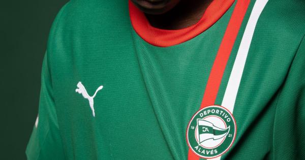 Nueva camiseta del Alavés para su regreso a Primera. Foto: Deportivo Alavés