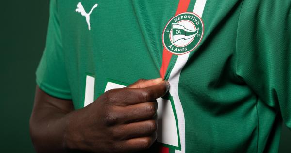 Nueva camiseta del Alavés para su regreso a Primera. Foto: Deportivo Alavés