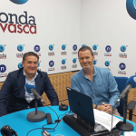 Alberto Marín con Txema Gutiérrez en los estudios de ONDA VASCA