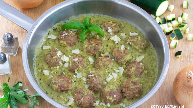 Albóndigas en salsa de calabacín