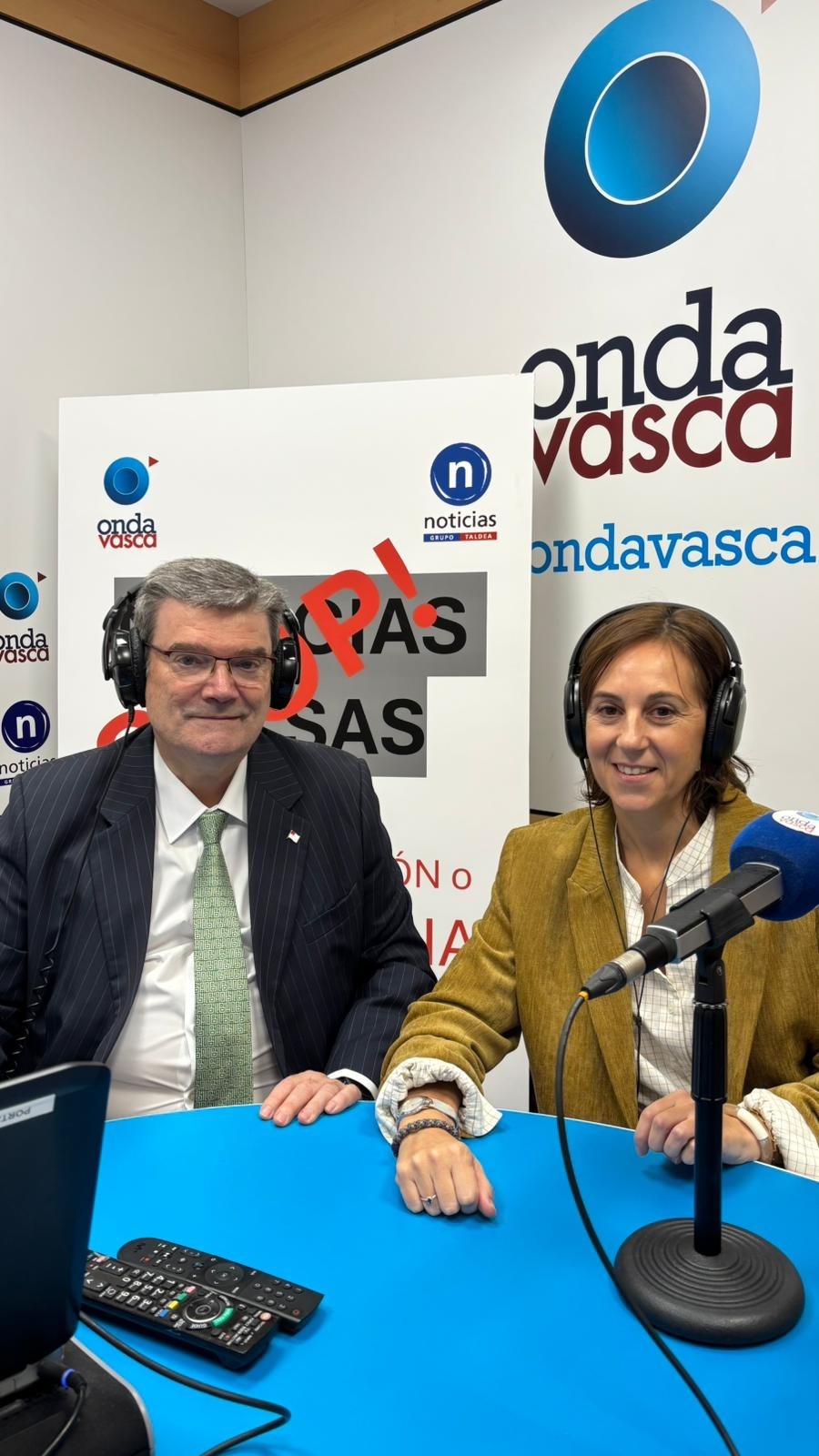 El alcalde de Bilbao, Juan Mari Aburto, y la concejala de Desarrollo Económico, Comercio, Empleo y Turismo, Kontxi Claver. OV
