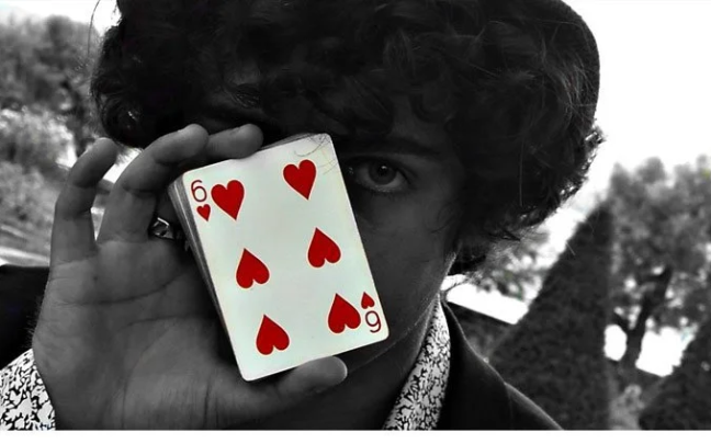 Ilusionista Alejandro Revuelta