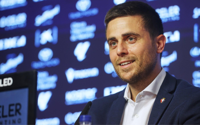 Alessio Lisci durante su presentación Osasuna. Foto: OSKAR MONTERO