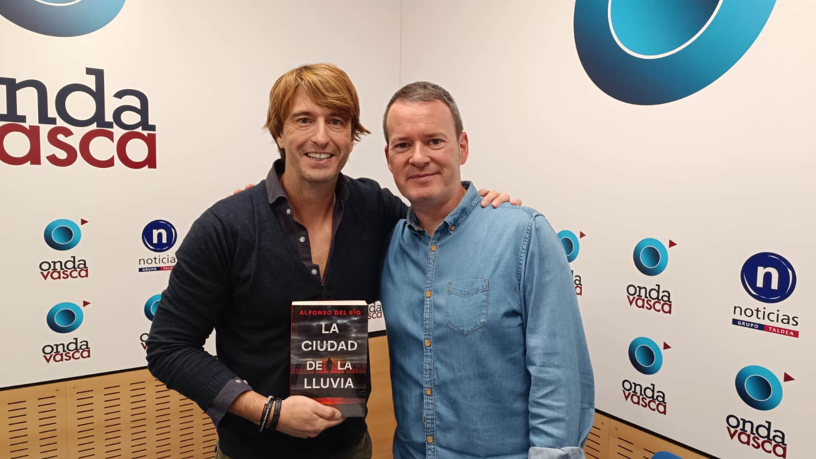 Alfonso del Río reedita su primera novela, «La ciudad de la lluvia»