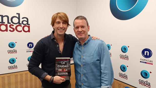 Alfonso del Río reedita su primera novela, «La ciudad de la lluvia»