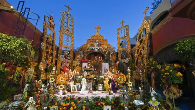 Altar tradicional del Día de Muertos