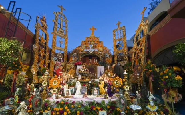 Altar tradicional del Día de Muertos