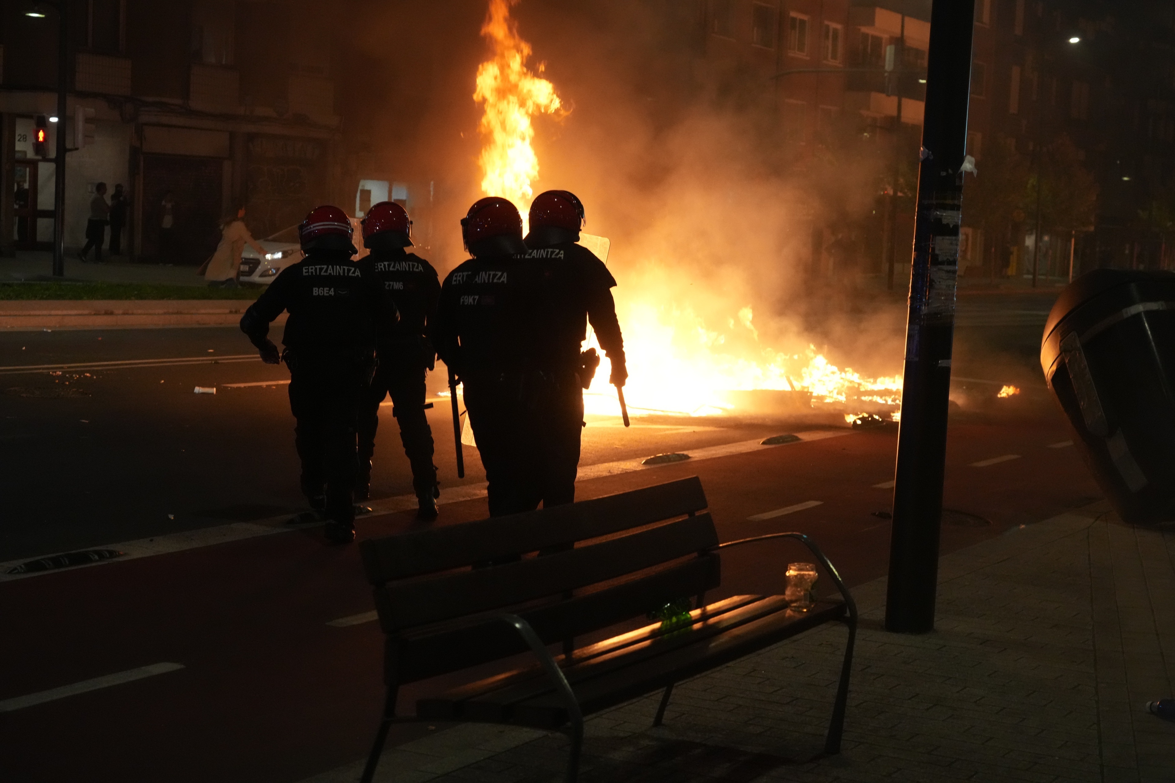 Ertzainas en los incidentes de Bilbao. EP