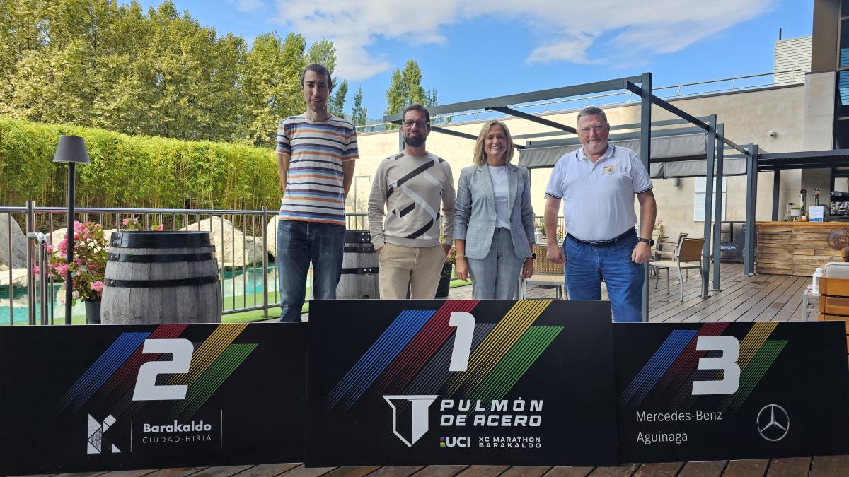 Amaia del Campo junto a Rubén Sánz, Manu Gómez y Txema Pradera en la presentación del evento